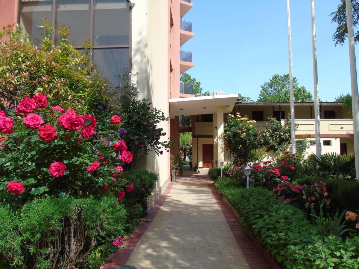 Jupiter Hotel Pantai Sunny Bagian luar foto