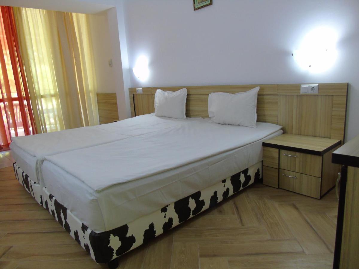 Jupiter Hotel Pantai Sunny Bagian luar foto