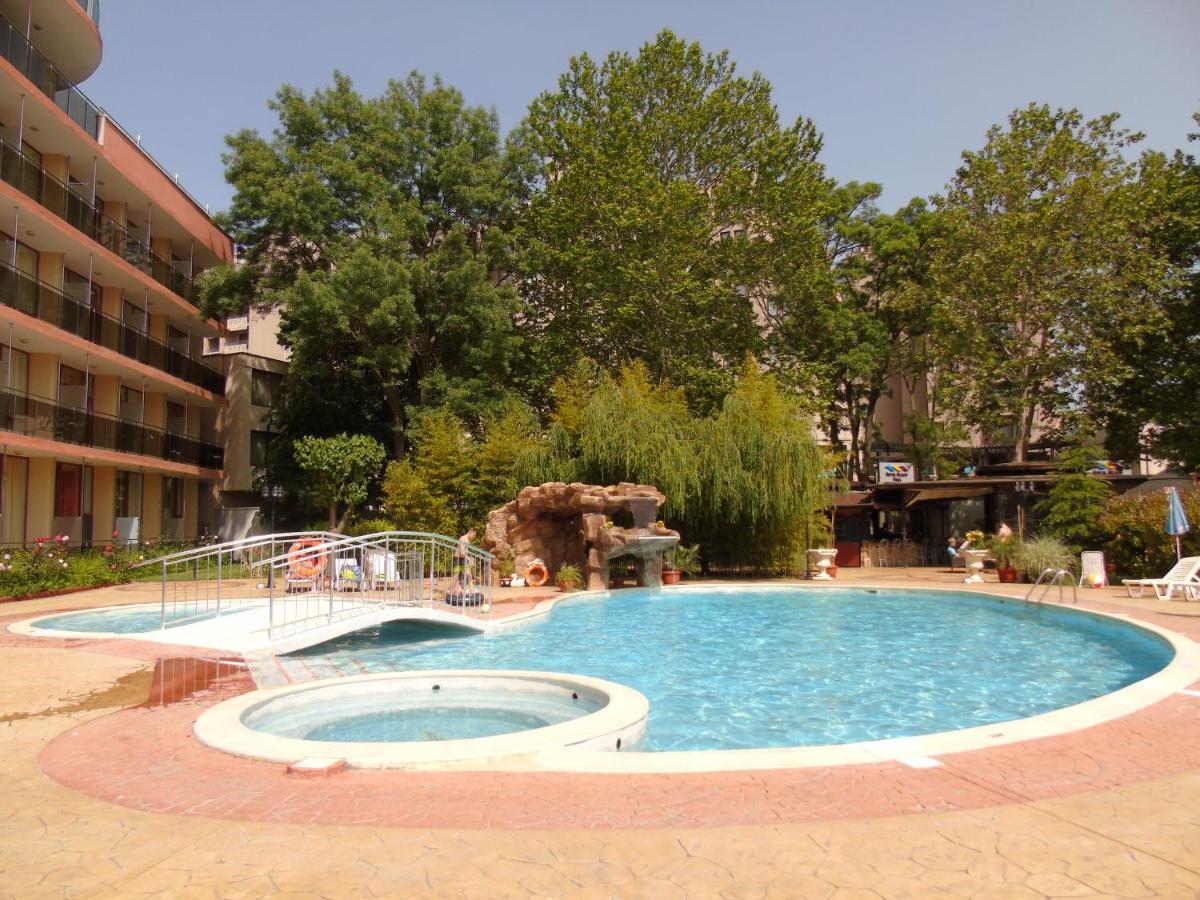 Jupiter Hotel Pantai Sunny Bagian luar foto
