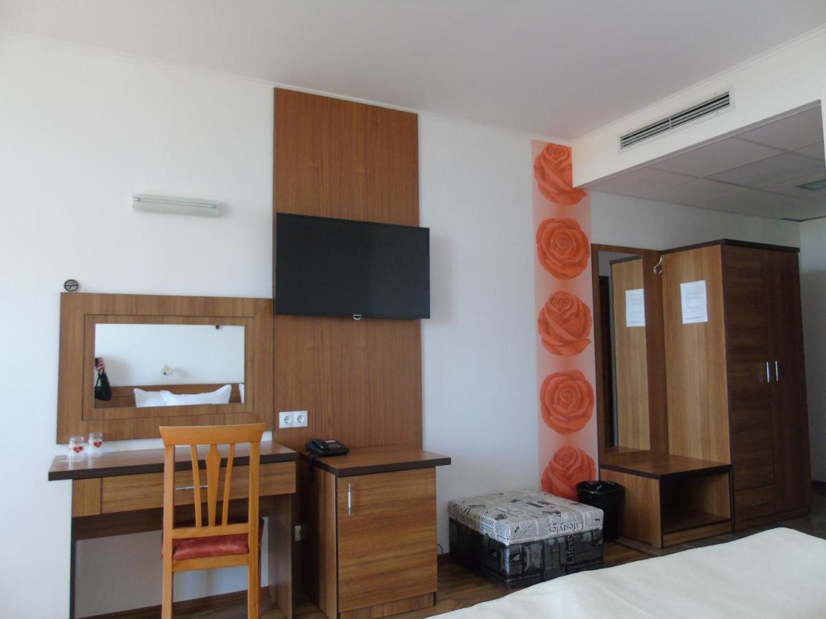 Jupiter Hotel Pantai Sunny Bagian luar foto