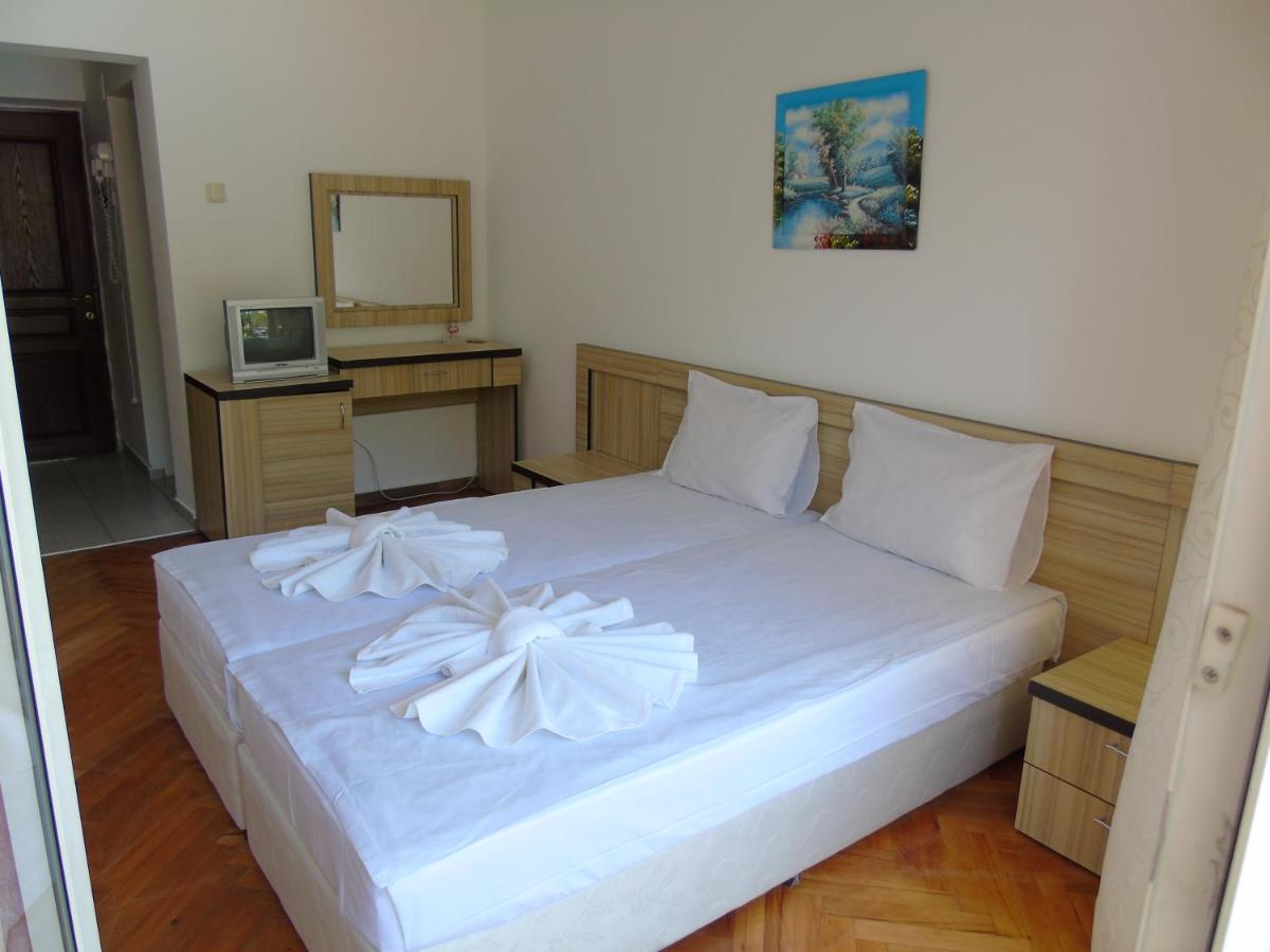 Jupiter Hotel Pantai Sunny Bagian luar foto