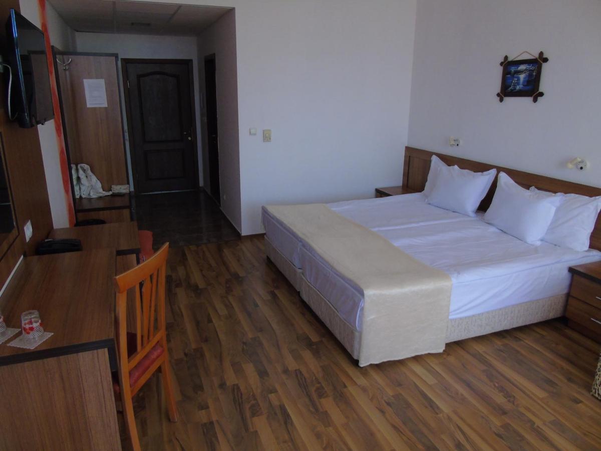 Jupiter Hotel Pantai Sunny Bagian luar foto