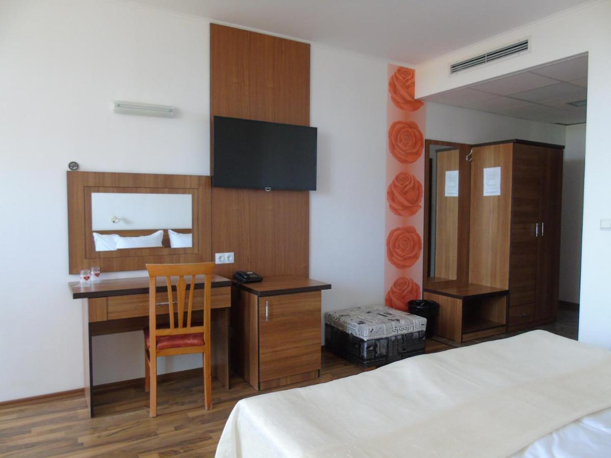 Jupiter Hotel Pantai Sunny Bagian luar foto