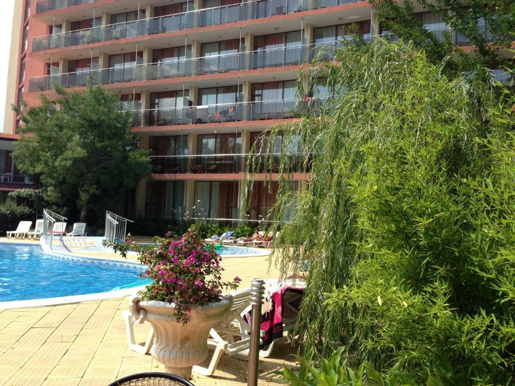Jupiter Hotel Pantai Sunny Bagian luar foto