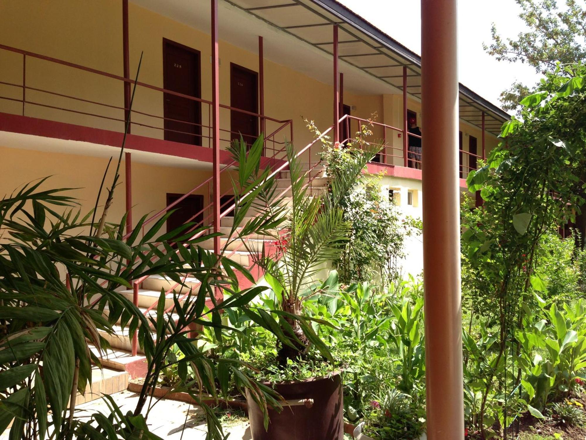 Jupiter Hotel Pantai Sunny Bagian luar foto