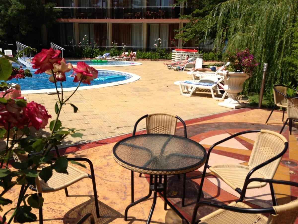 Jupiter Hotel Pantai Sunny Bagian luar foto